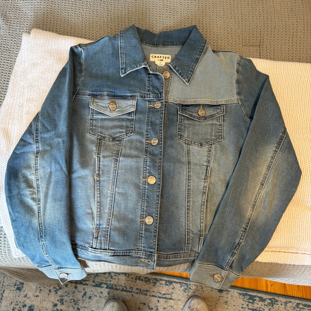 Lee Blue Denim Jean Jacket with Fitted Silhouette